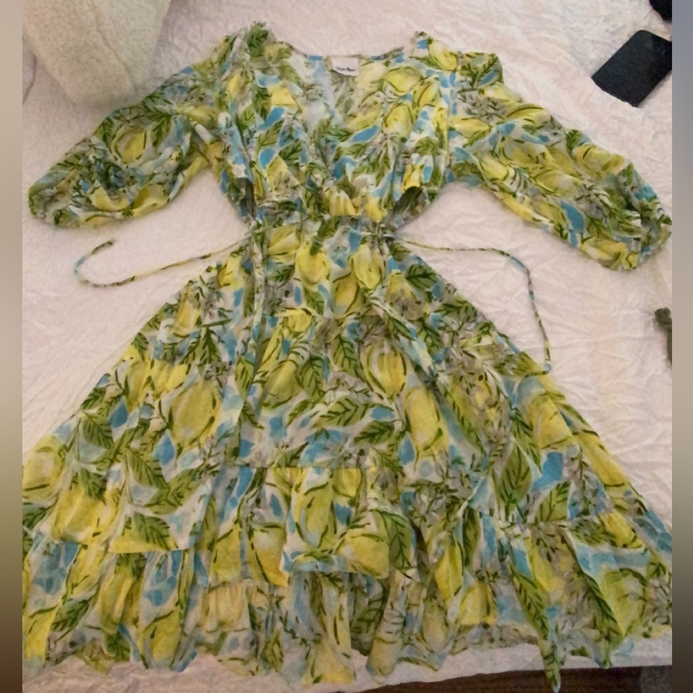 Cute dress, open waist